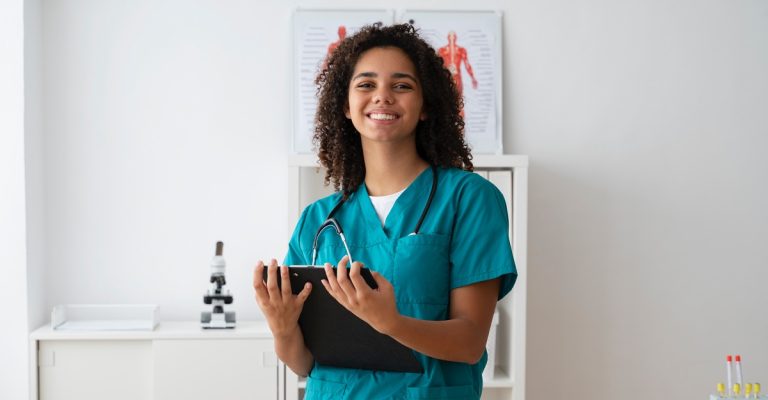 Comece sua carreira na saúde com o curso gratuito de Técnico em Enfermagem do SENAC